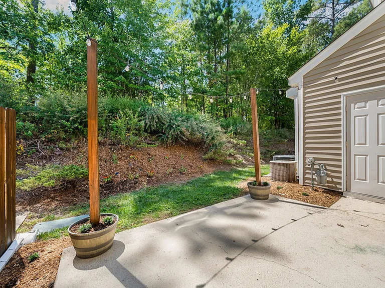 306 Canyon Lake Cir — Photo 14