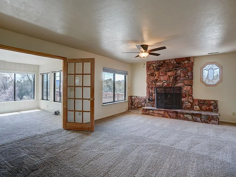 585 Mosher Ln — Photo 12
