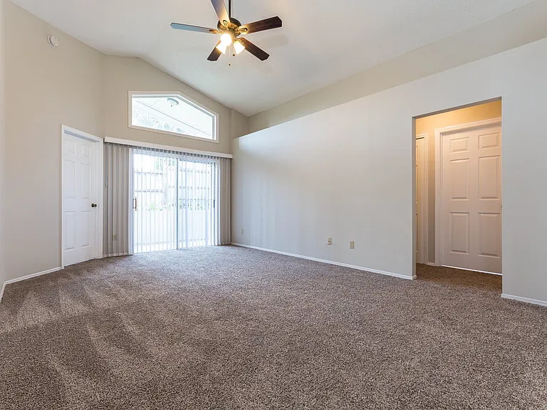 338 Lakebreeze Cir — Photo 5