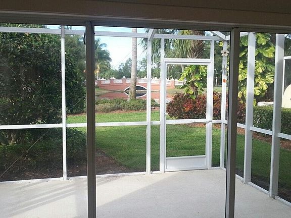 Lanai/ Backyard/lake view