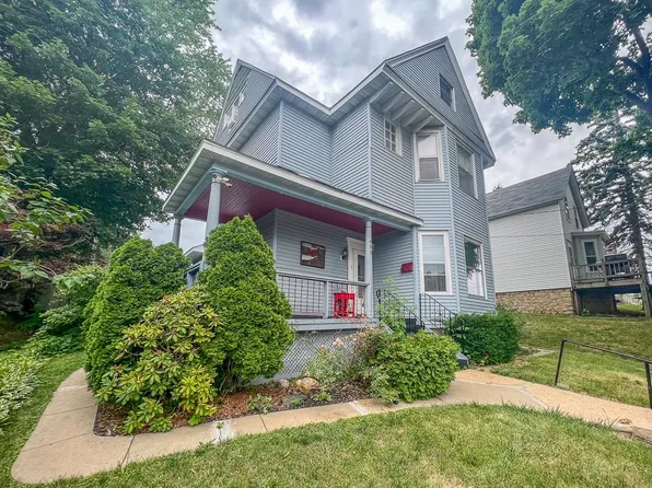 1493 Cornell St, Dubuque, IA 52001