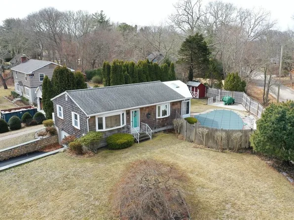 14 Memory Ln, Westerly, RI 02891