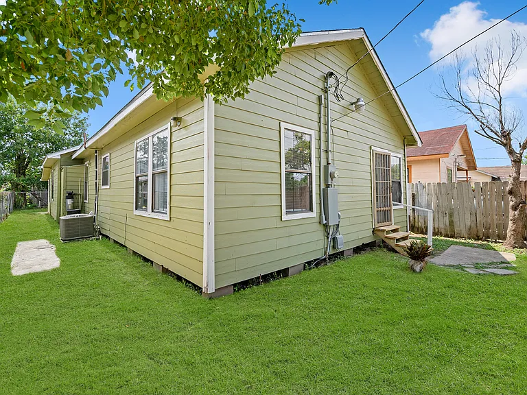 1322 Magnolia St — Photo 23