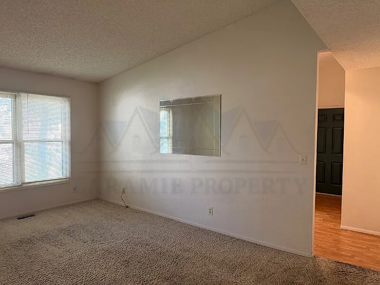 1905 Alsop Ln — Photo 9