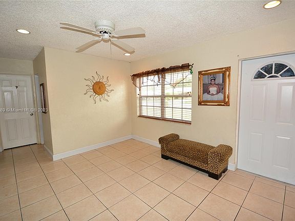 5th image of 411 NE 58th St