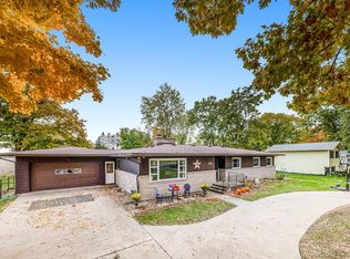 1039 E Hoffman St, Three Rivers, MI 49093