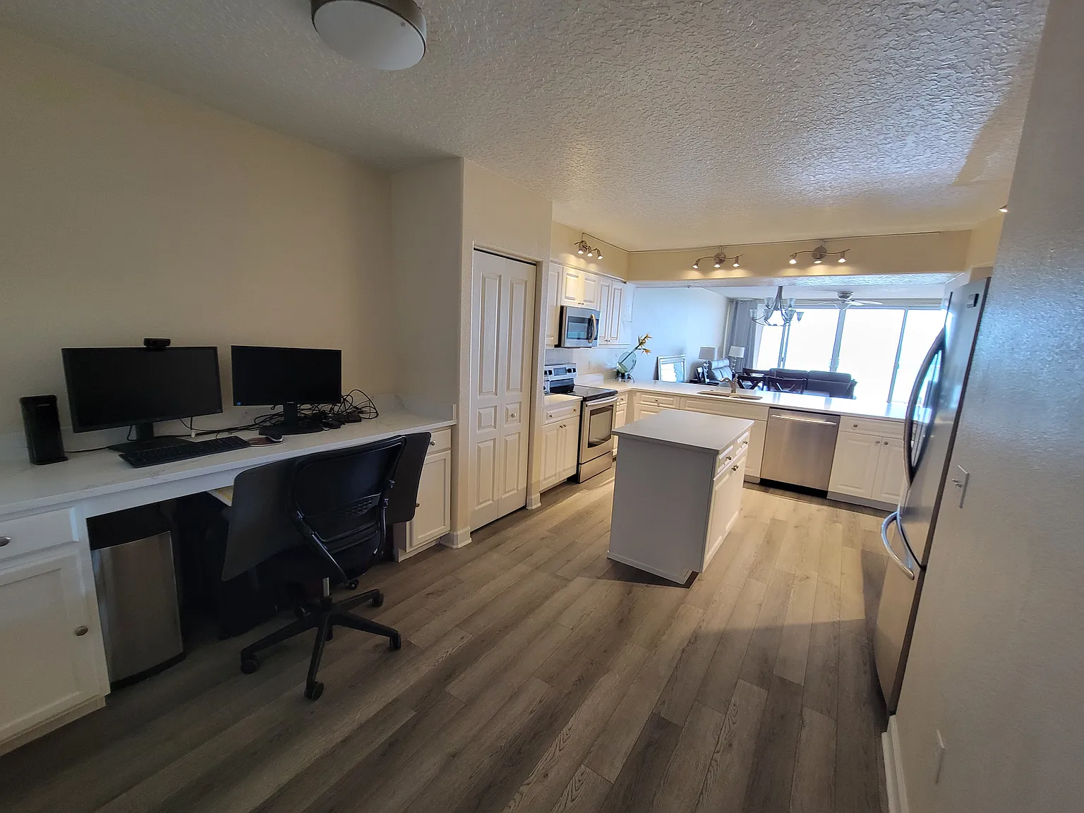 3 bed, 1832 sqft, $3,499 — Photo 3