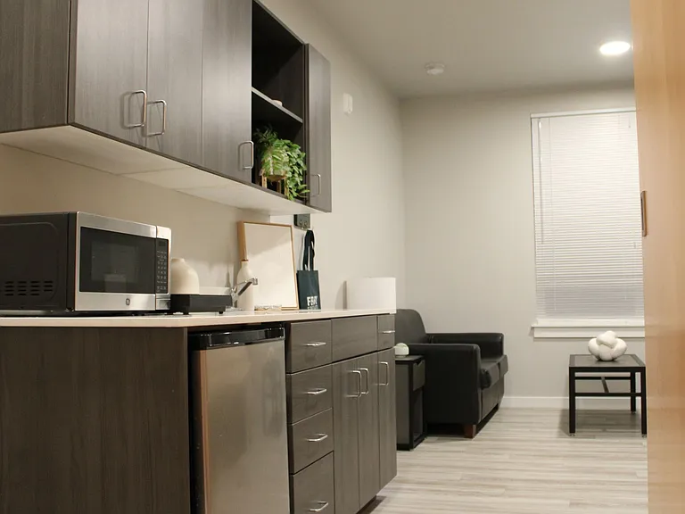 Ferry Street Flats - Modern Studios and Lofted units right by campus! — Photo 5