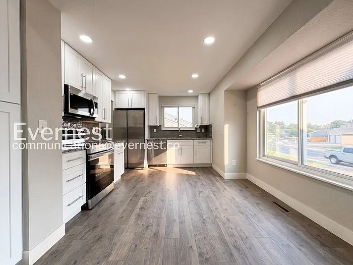 3 bed, 2.5 bath, 1900 sqft, $2,847 — Photo 3