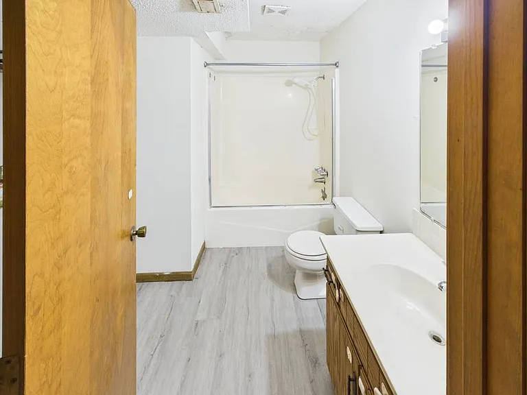 415 E Mill St — Photo 7