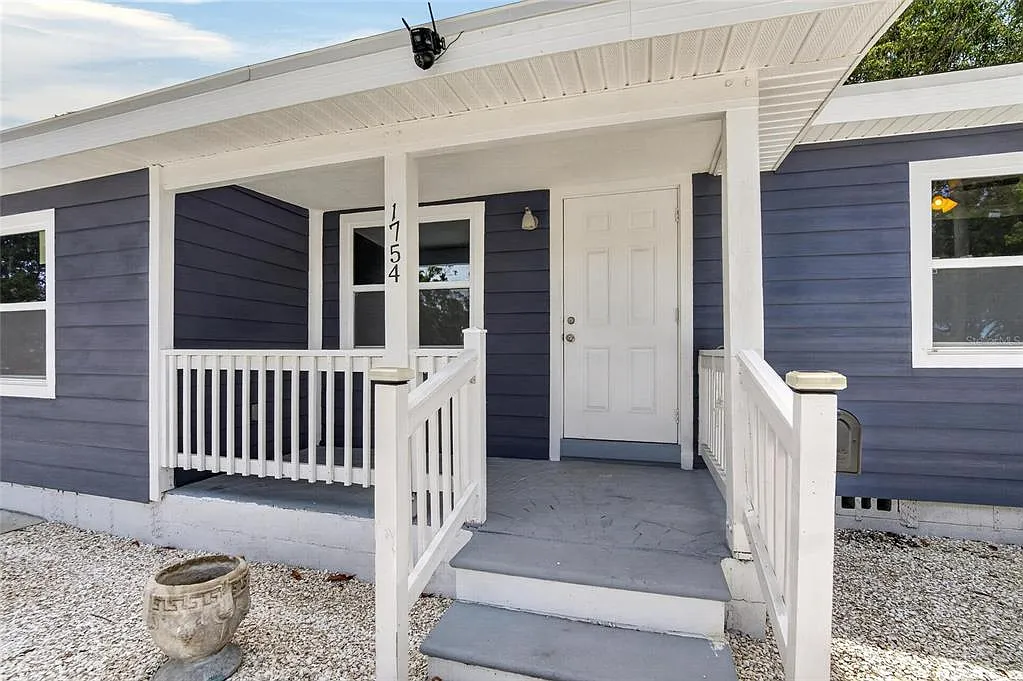 3 bed, 2.0 bath, 1157 sqft, $2,600 — Photo 2