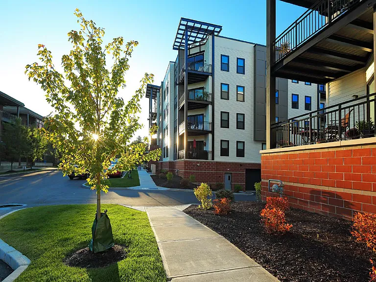 Excelsior Park Apartments — Photo 9