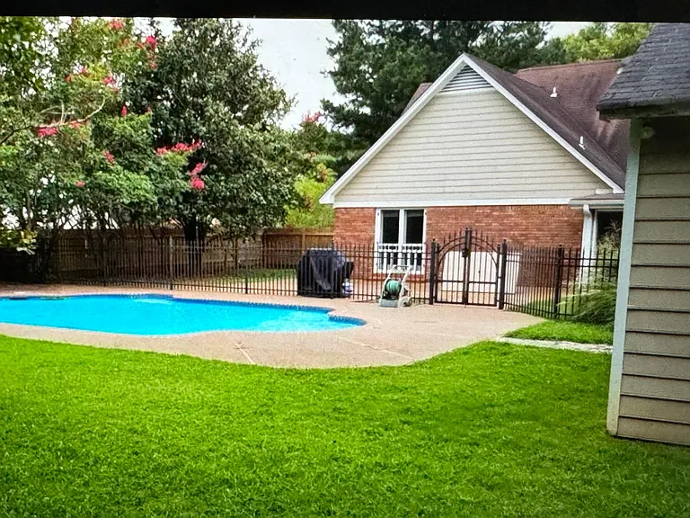 956 Rolling Oaks Ln — Photo 3