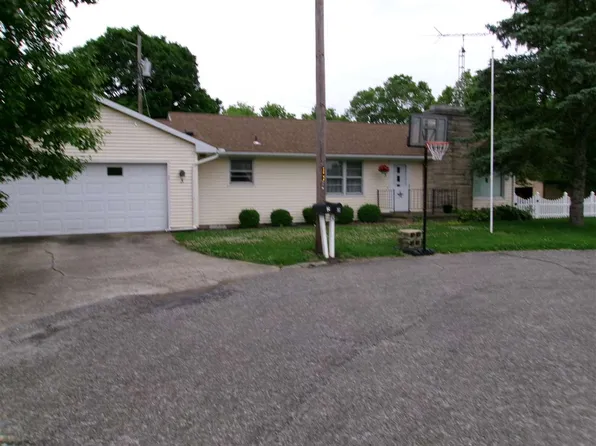 3 Circle Dr, Fountain City, IN 47341