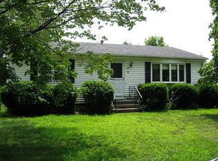 58 Levesque St, Warwick, RI 02886