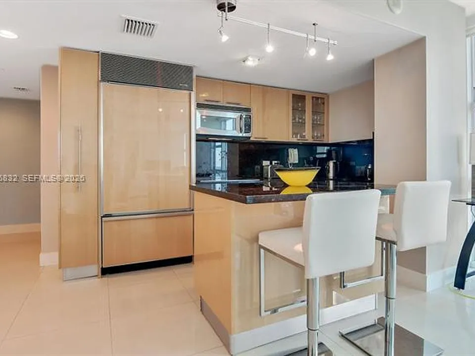 6801 Collins Avenue Cu #1216