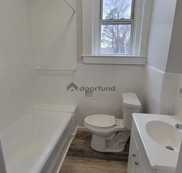 1004 Main St #3 — Photo 7