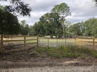 25 Northwest Ave, Bell, FL 32619