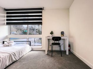 2402 SW Genesee St #201, Seattle, WA 98106