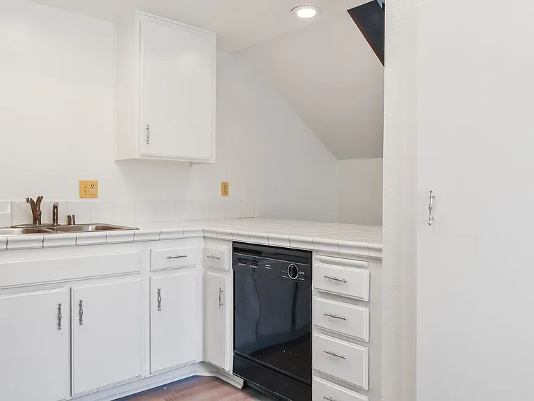 3565 W Savanna St #5 — Photo 5