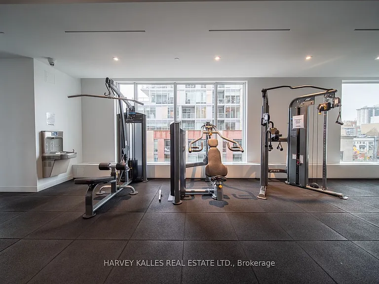 33 Helendale Ave #2607 — Photo 23