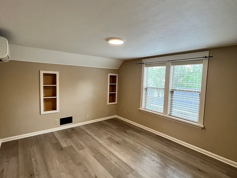 652 Newport Ave #2 — Photo 5