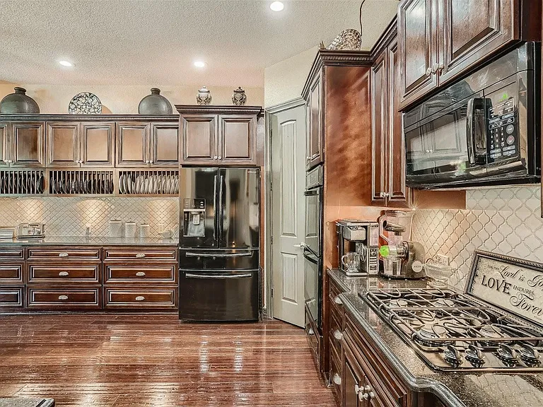 15207 Nightingale Ln — Photo 10