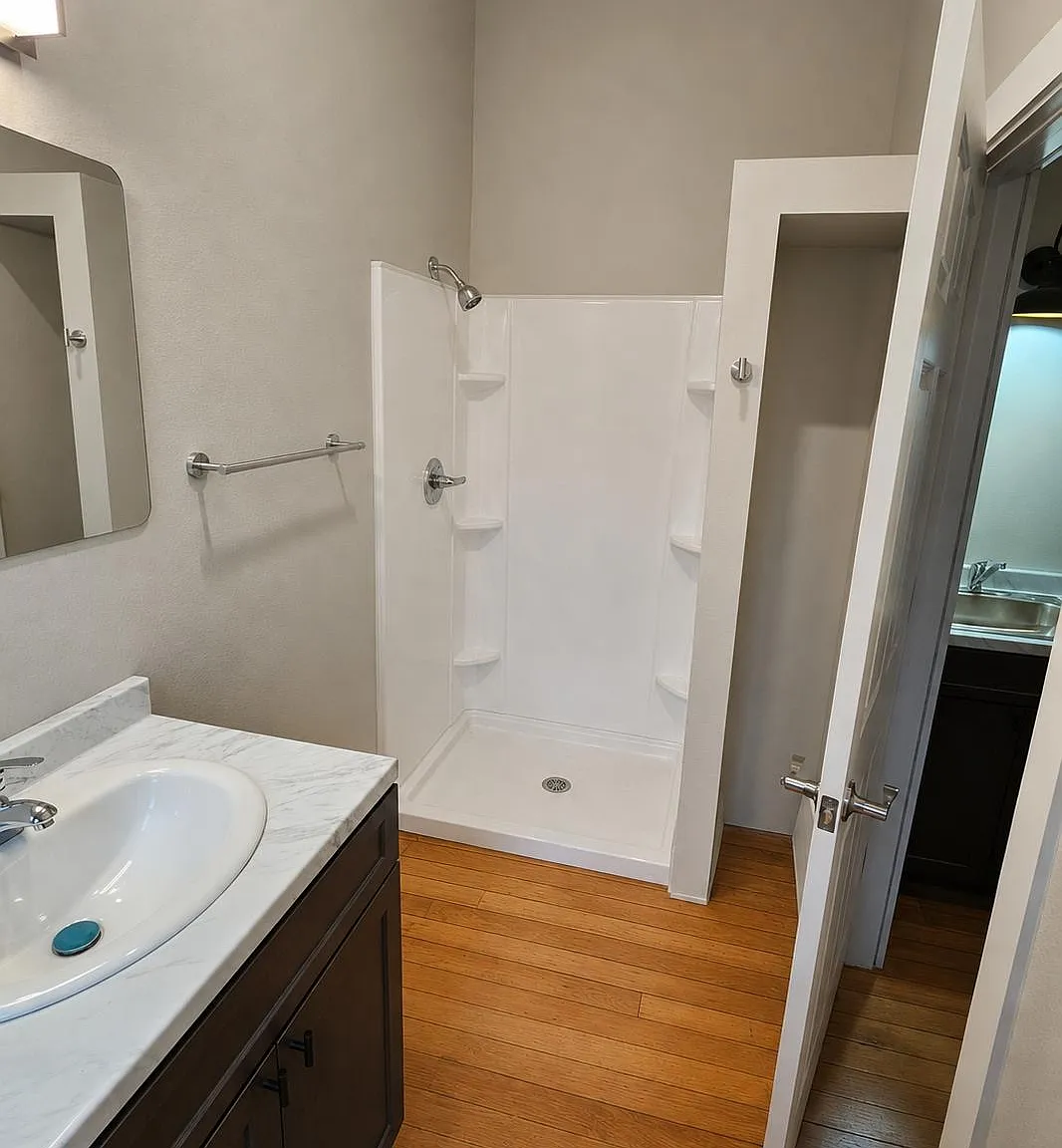 201 W Main (Florence Hotel Apartments) - 9 — Photo 4