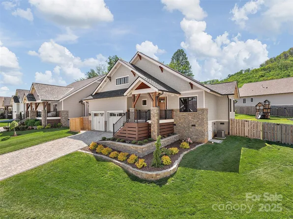 60 Starwood Valley Trl, Arden, NC 28704