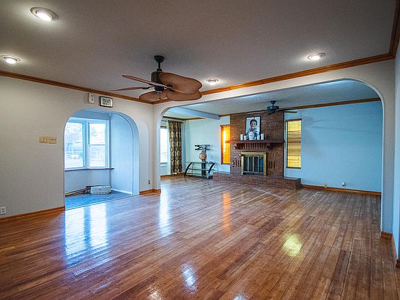 3rd image of 5833 Tarpon Dr