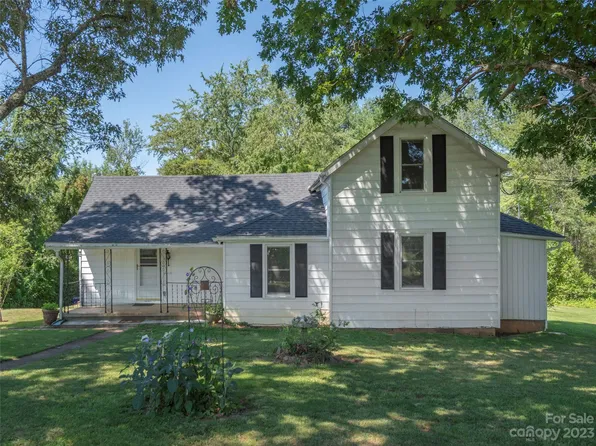 9 Indian Camp Branch Rd, Weaverville, NC 28787