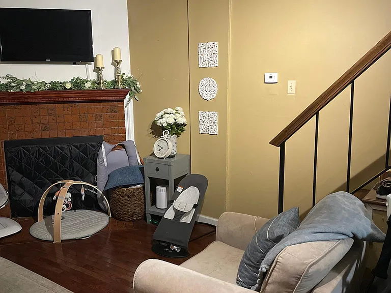 2131 Clymer St — Photo 6