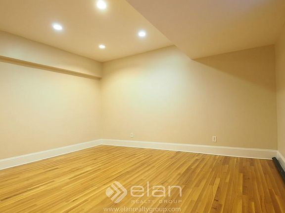 4th image of 948 W Cuyler Ave APT 6