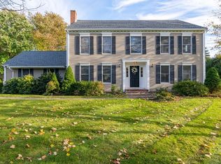 8 Copperwood Rd, Medfield, MA 02052