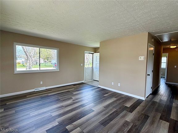 5th image of 496 Crickett Rd