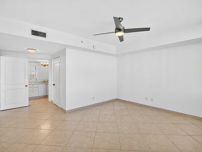 2100 N Ocean Blvd #8-B — Photo 17