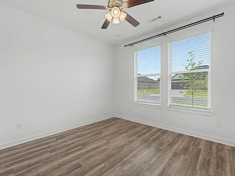 407 W Taverner Xing — Photo 19