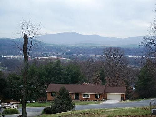 3rd image of 4268 Twin Mountains Dr