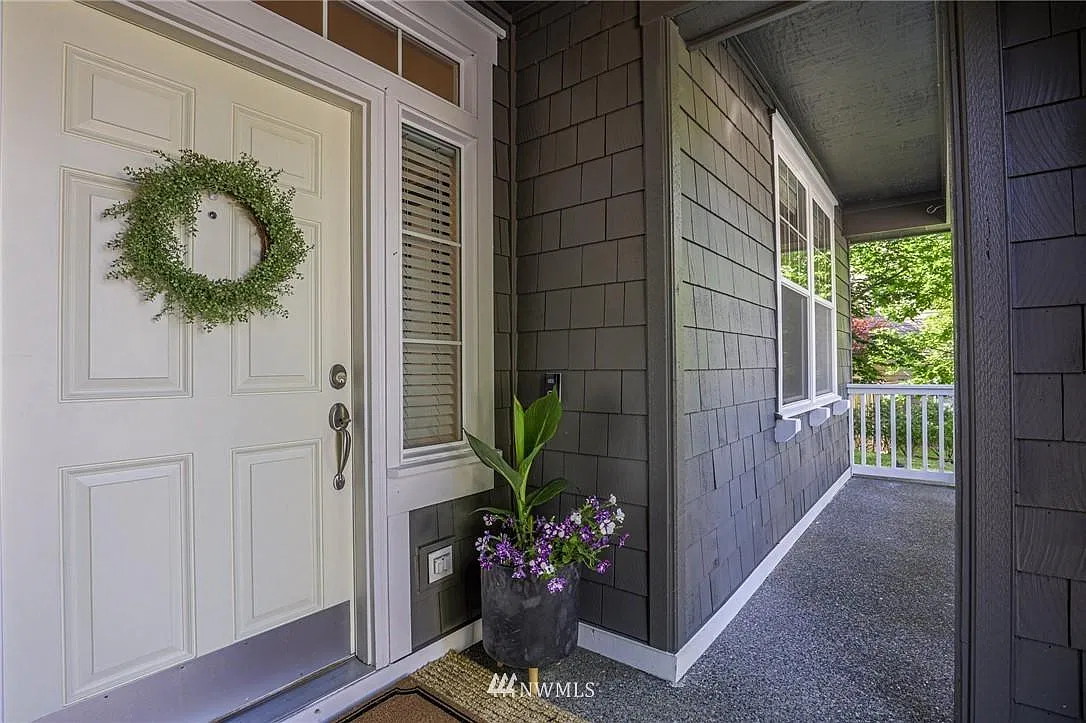 3 bed, 2270 sqft, $4,200 — Photo 4