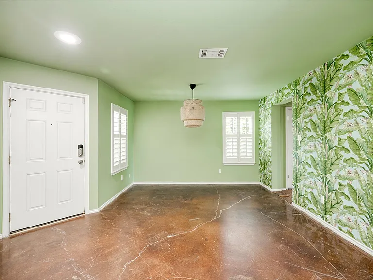 18325 Maxa Dr — Photo 6