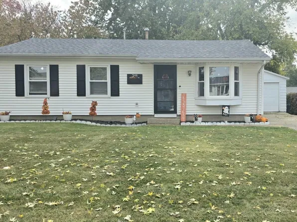 211 Mimosa Ln, Washington, IL 61571