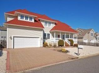 9310 N Susan Ln, Brant Beach, NJ 08008