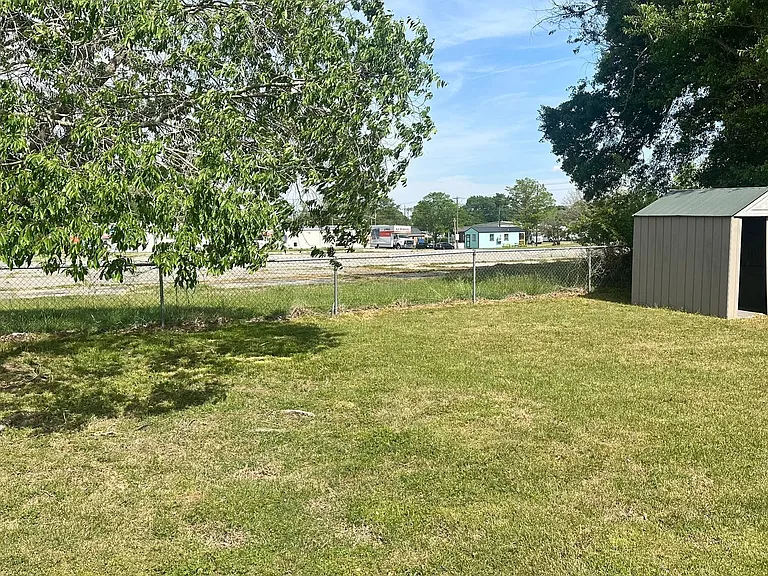 704 E Country Club Dr — Photo 3