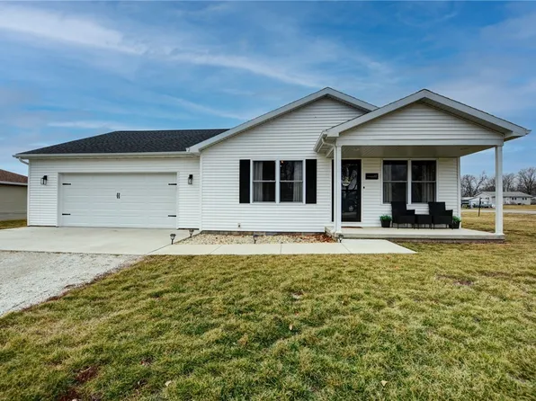 405 S Oak St, Maroa, IL 61756