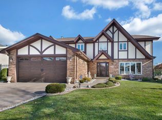 1355 N Rosebud Ln, Addison, IL 60101