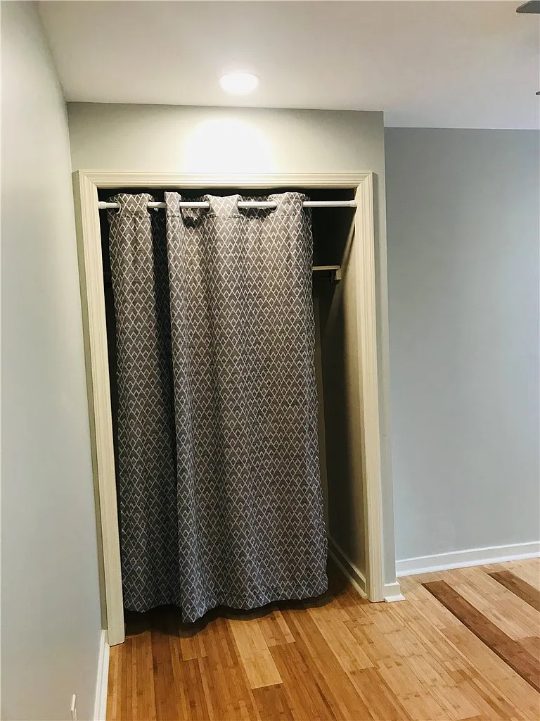 3 bed, 900 sqft, $1,200 — Photo 4
