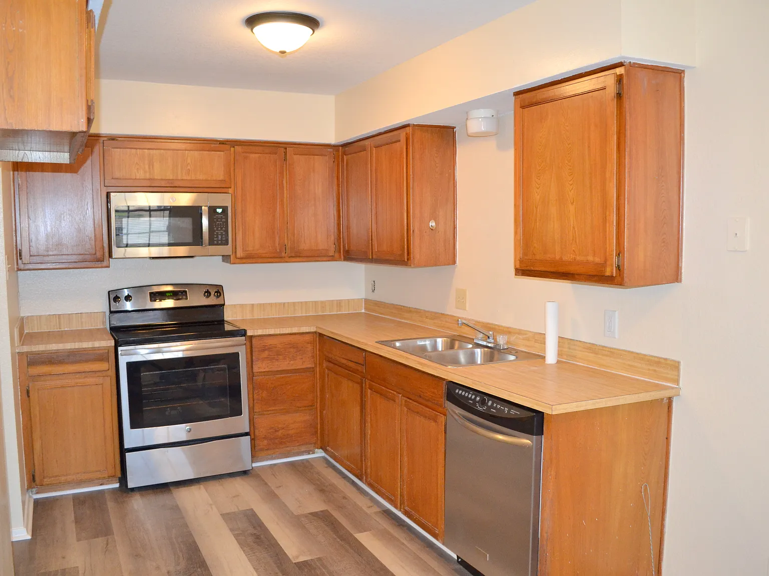 7610 April Ct — Photo 2
