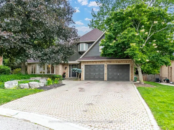 181 Golf Links Rd, Hamilton, ON L9G 2N4