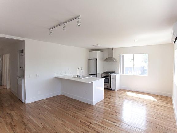 2nd image of 201 Avenue 55 #101