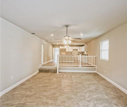 4th image of 2760 Lakeview Dr